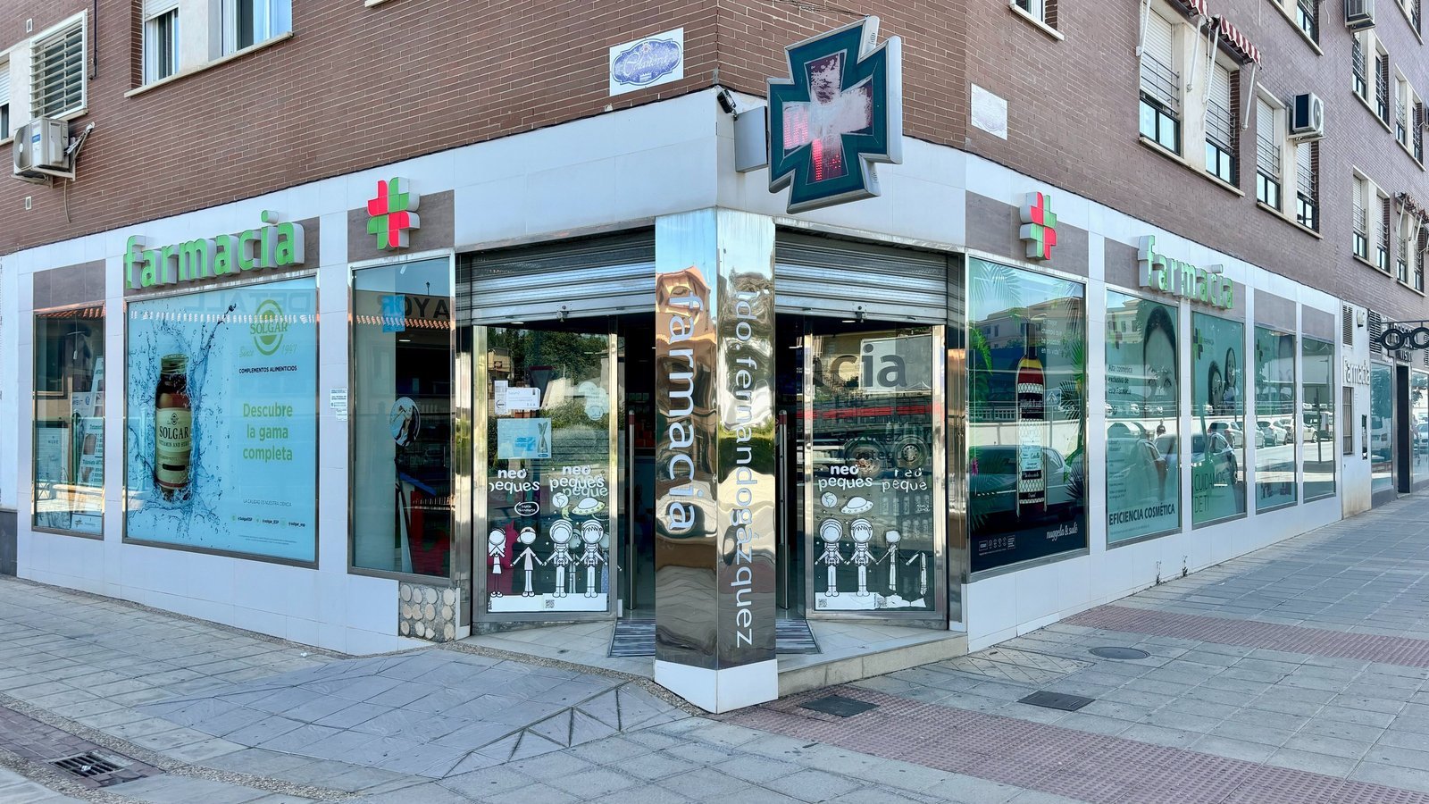 Fachada de la farmacia en Guadix